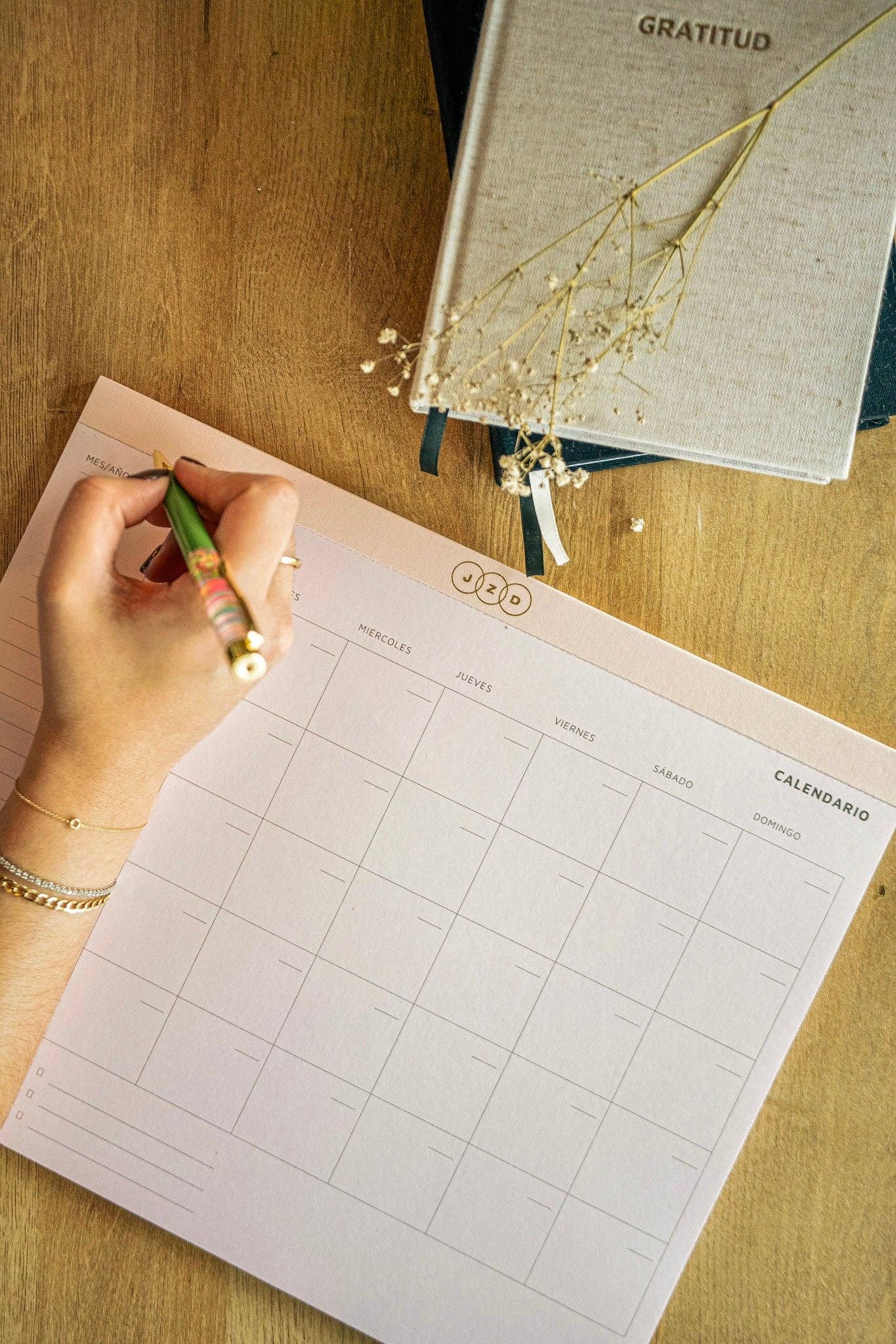 Desk Calendar by JZD